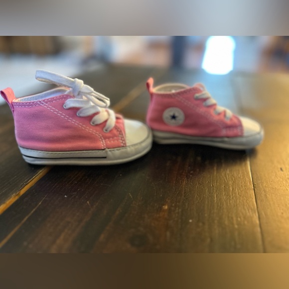 Baby converse size 4!! - Picture 2 of 4